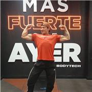 entrenador físico especializado en ganancia muscular